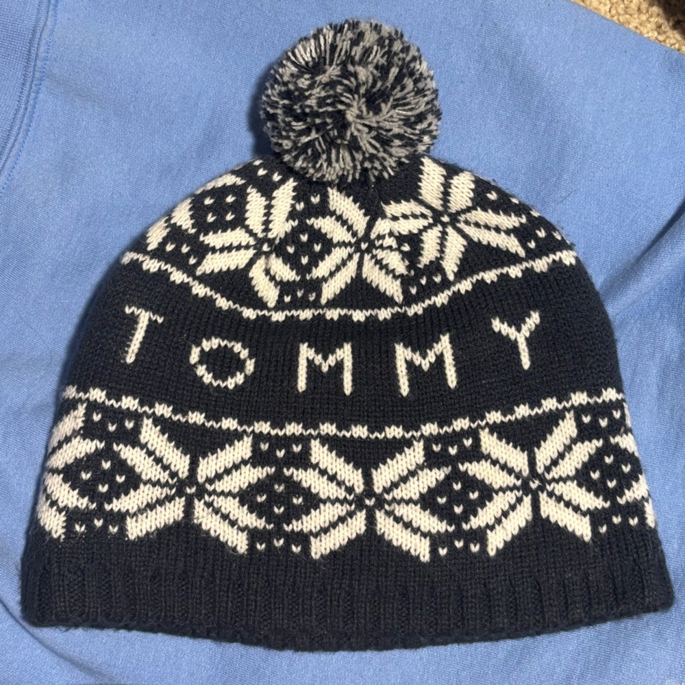 Tommy Hilfiger Navy Blue and White Knit Beanie